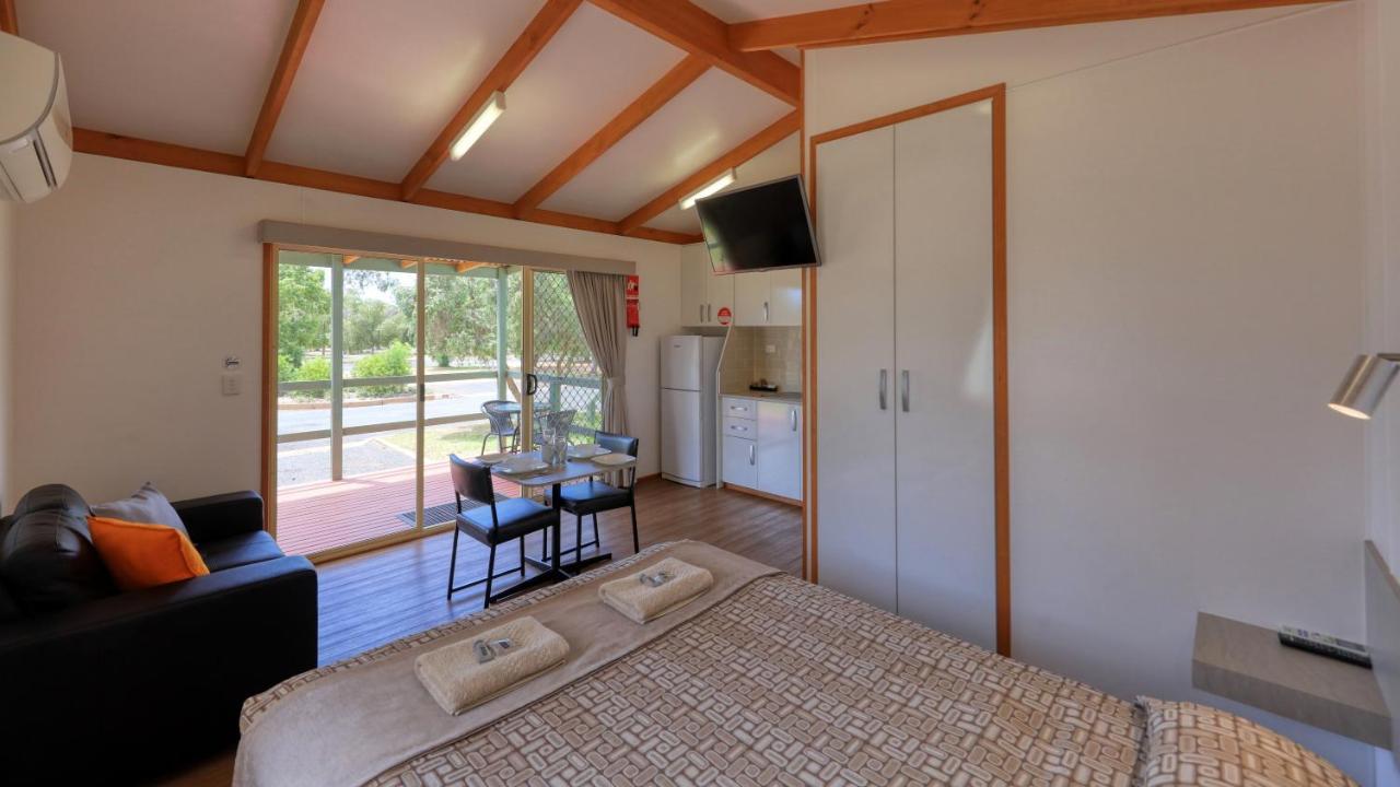 Cobar Caravan Park Buitenkant foto